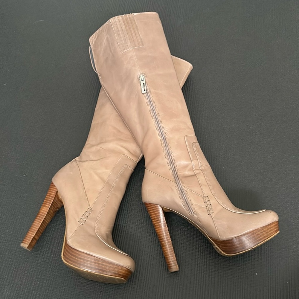 Women’s Calvin Klein Britton leather boots size 8.5